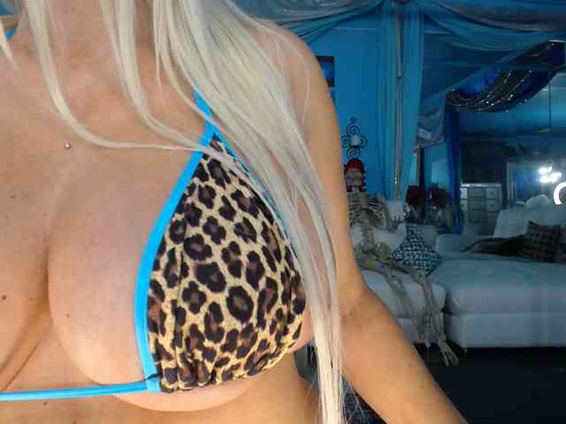 adrianna_fox webcam