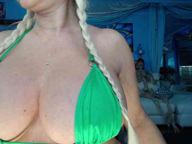 adrianna_fox