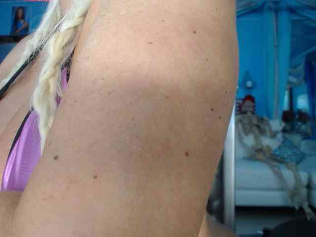 adrianna_fox webcam