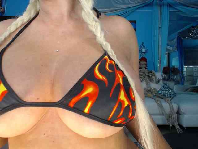 adrianna_fox