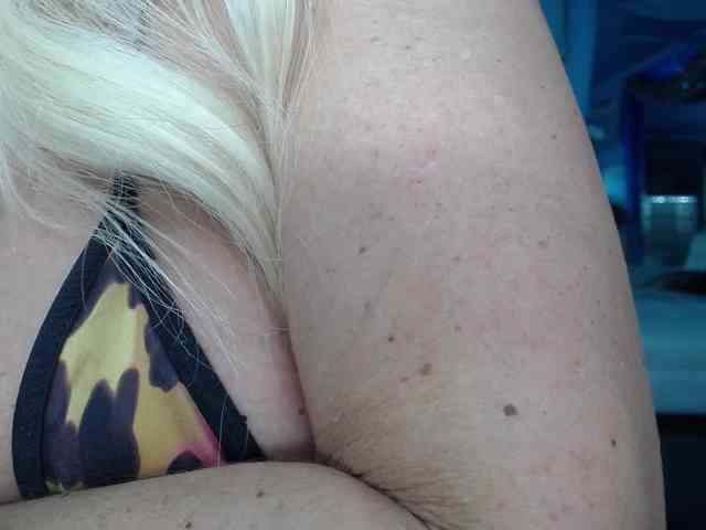adrianna_fox webcam