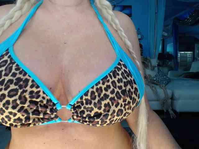 adrianna_fox
