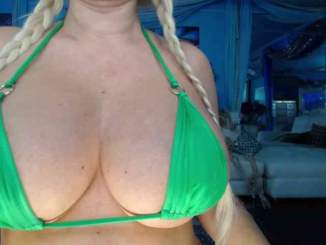 adrianna_fox