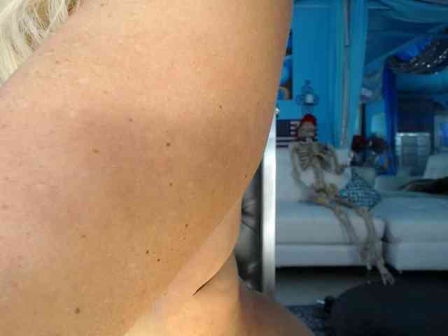adrianna_fox webcam