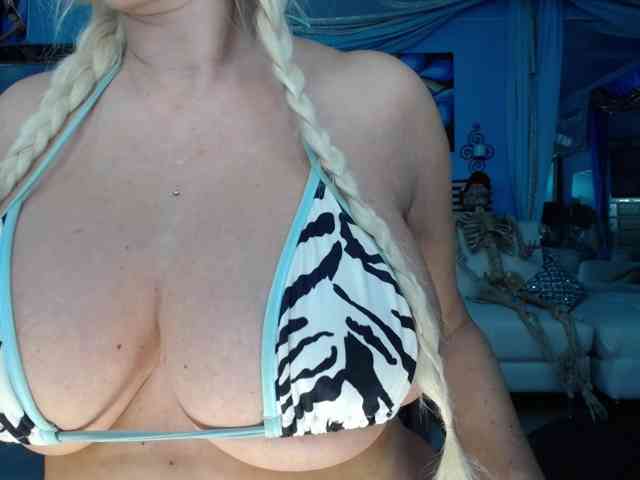 adrianna_fox