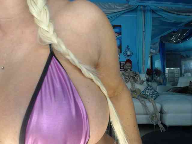 adrianna_fox webcam