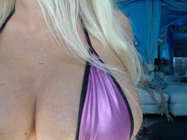 adrianna_fox webcam