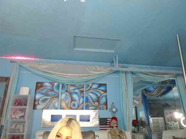 adrianna_fox Live Webcam on BongaCams