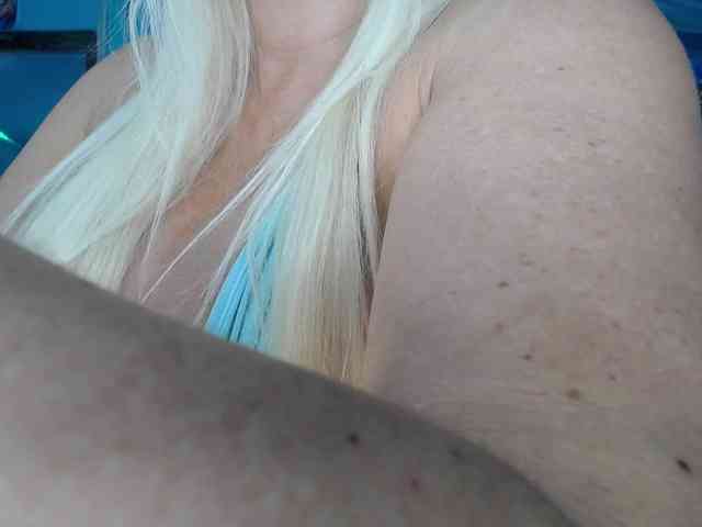 adrianna_fox webcam