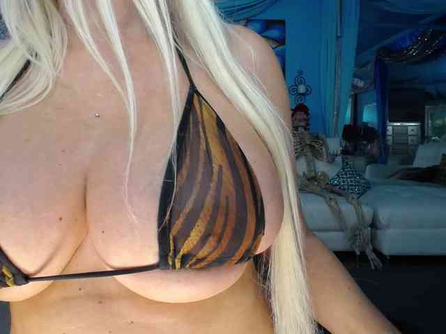 adrianna_fox
