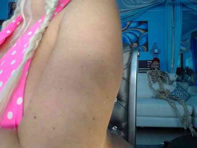 adrianna_fox webcam