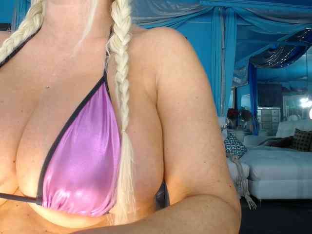 adrianna_fox webcam