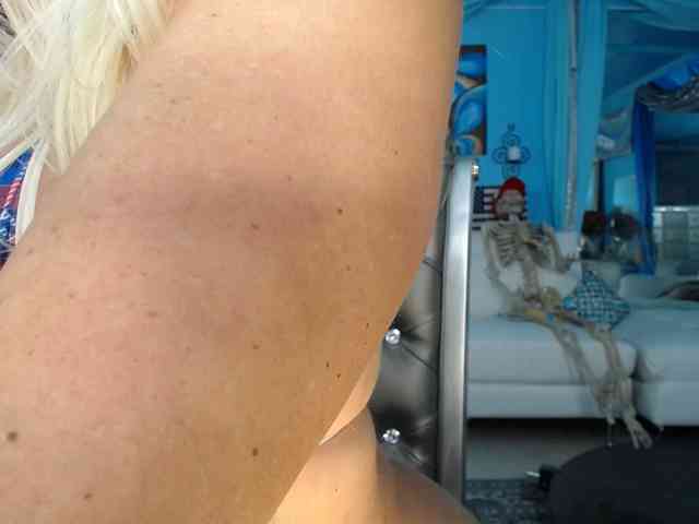 adrianna_fox webcam