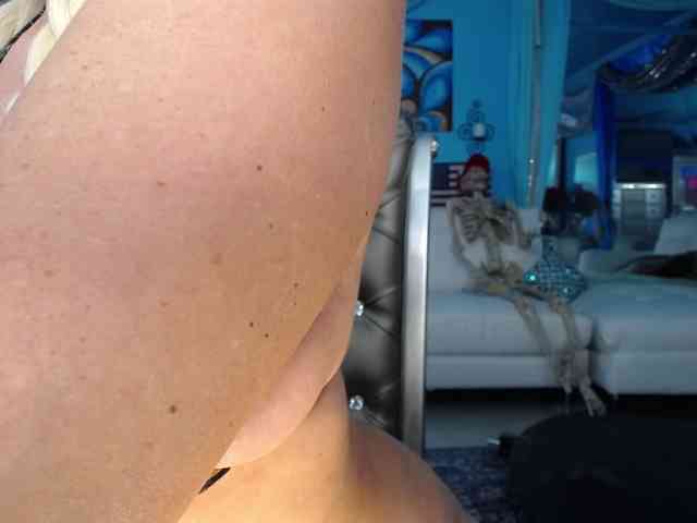 adrianna_fox