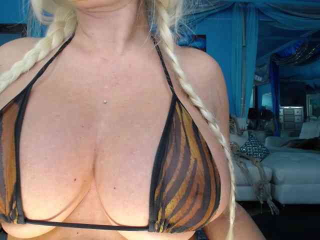 adrianna_fox