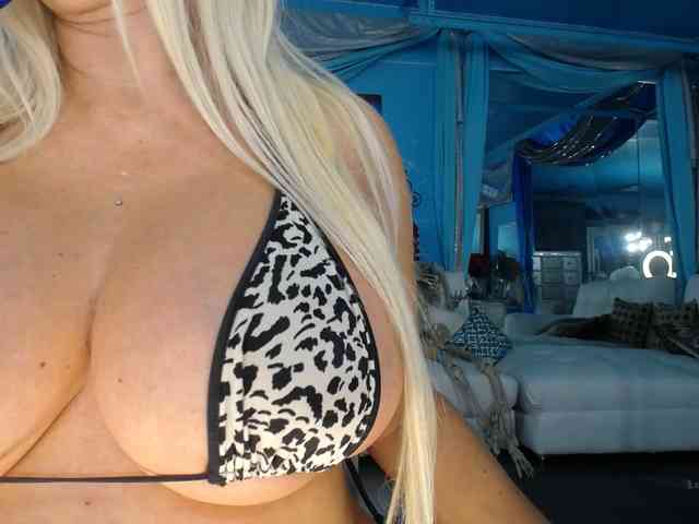 adrianna_fox webcam