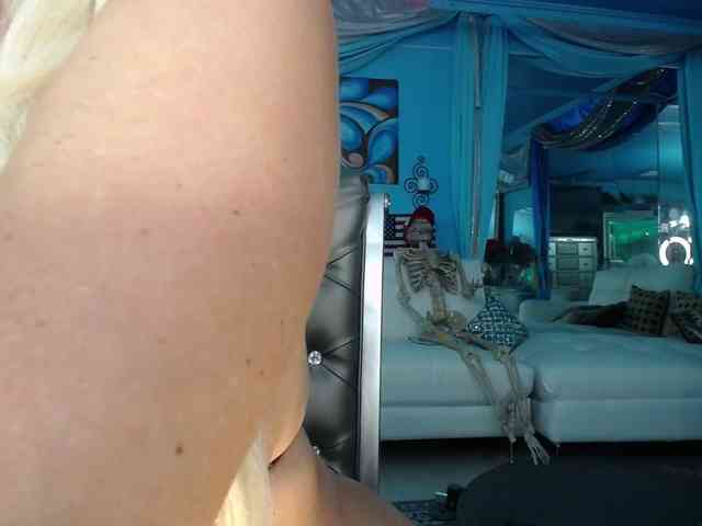 adrianna_fox