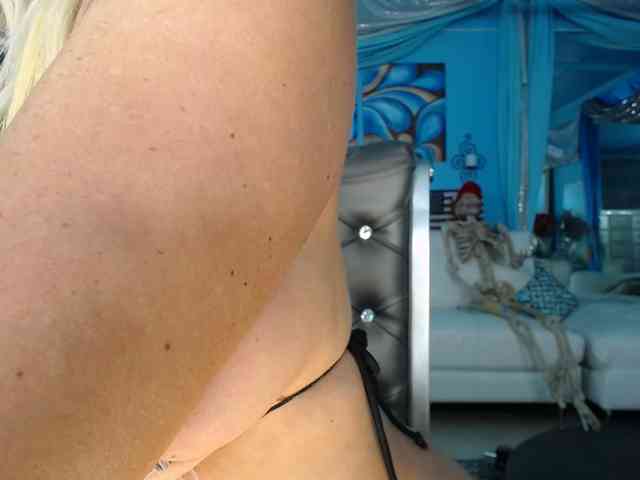 adrianna_fox webcam