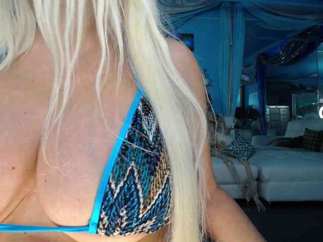 adrianna_fox adrianna_fox