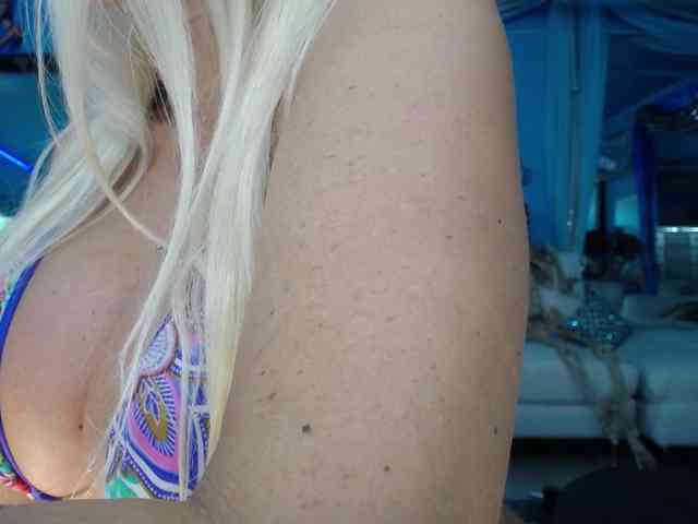 adrianna_fox webcam