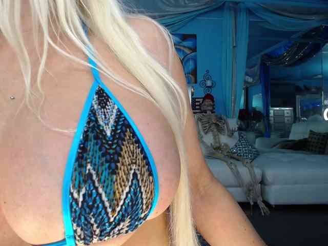 adrianna_fox webcam