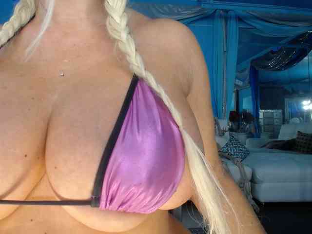 adrianna_fox webcam