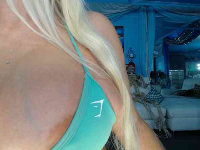 adrianna_fox webcam