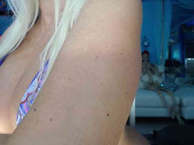 adrianna_fox webcam