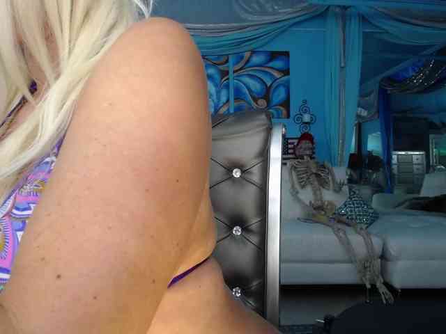 adrianna_fox webcam