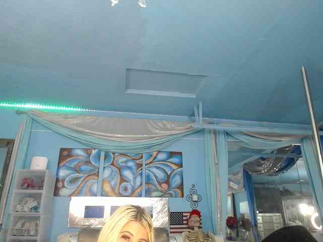 adrianna_fox webcam