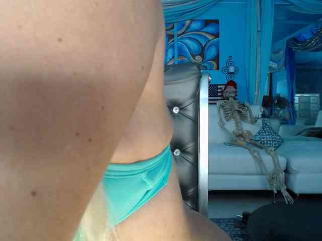 adrianna_fox Live Webcam on BongaCams