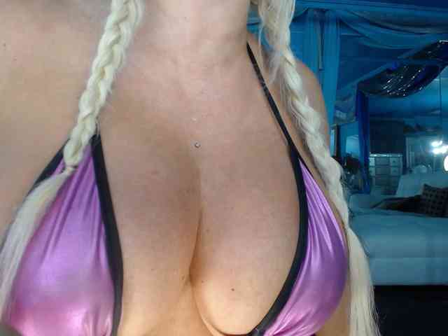 adrianna_fox webcam