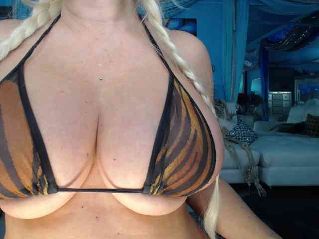 adrianna_fox webcam