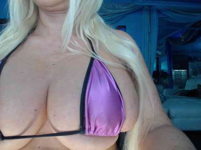 adrianna_fox webcam