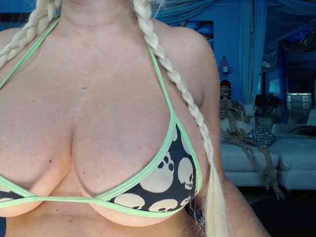 adrianna_fox