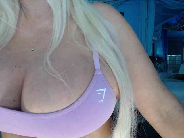 adrianna_fox webcam