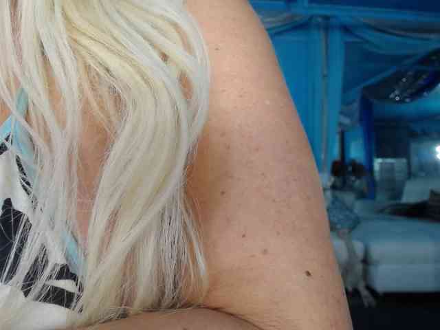 adrianna_fox webcam