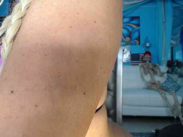 adrianna_fox webcam