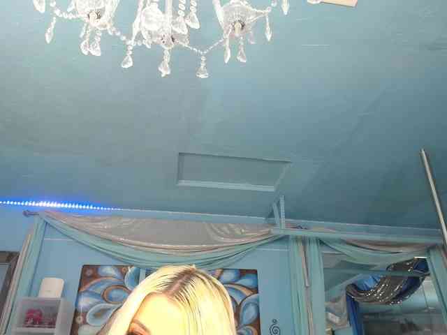 adrianna_fox webcam