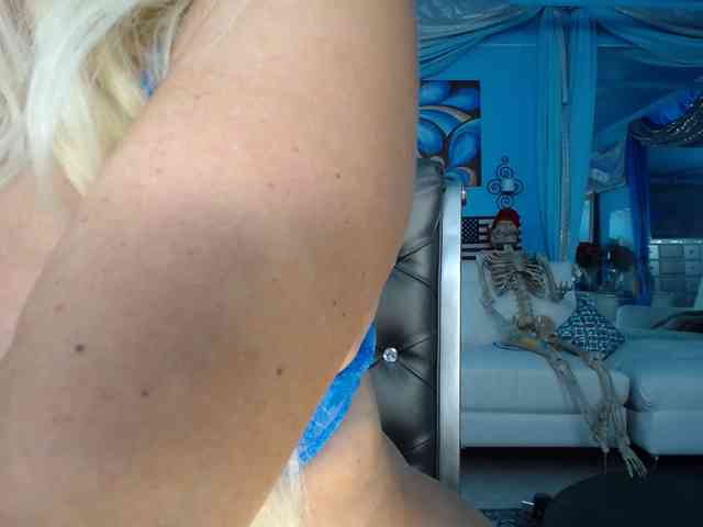 adrianna_fox webcam