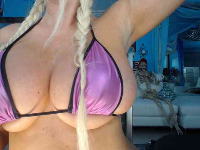 adrianna_fox webcam