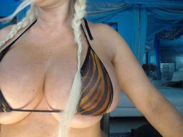 adrianna_fox webcam