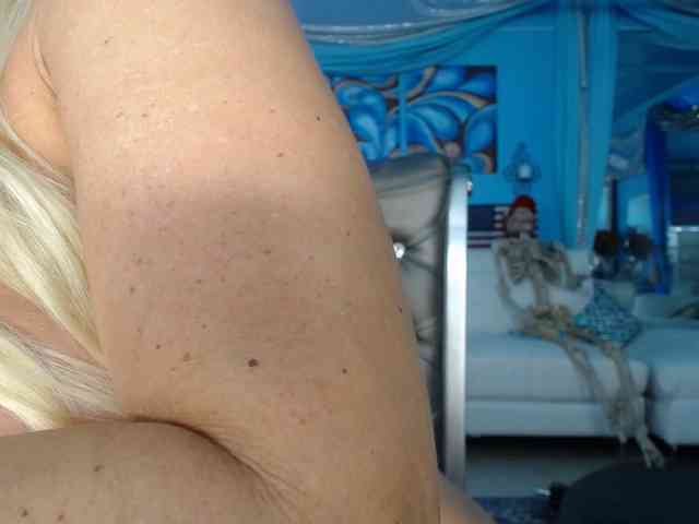 adrianna_fox webcam