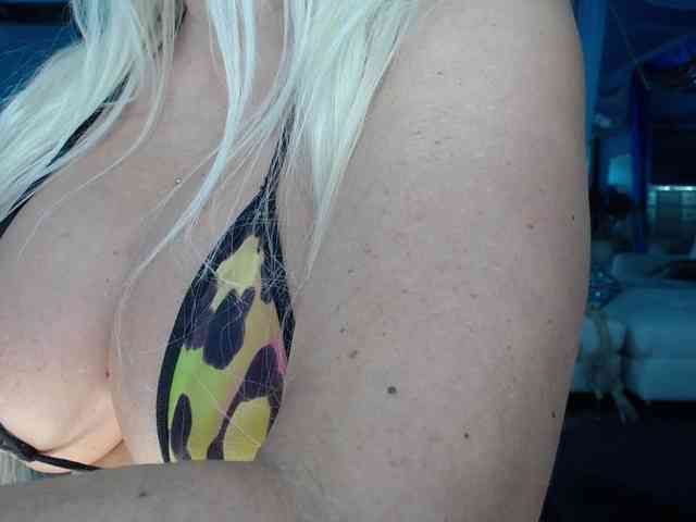adrianna_fox webcam