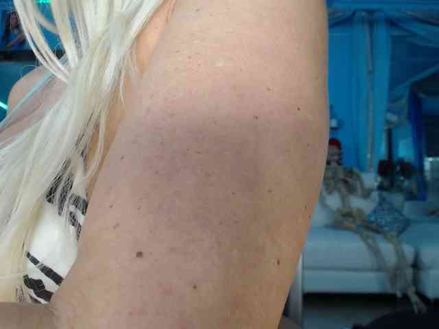 adrianna_fox webcam