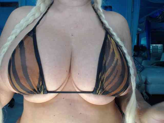 adrianna_fox