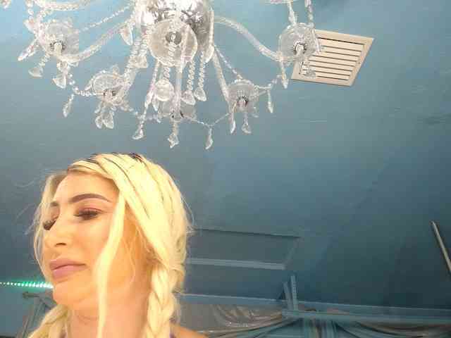 adrianna_fox webcam