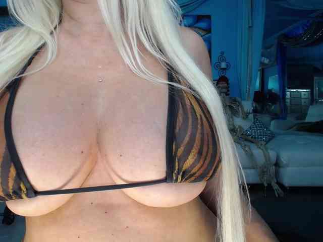 adrianna_fox webcam