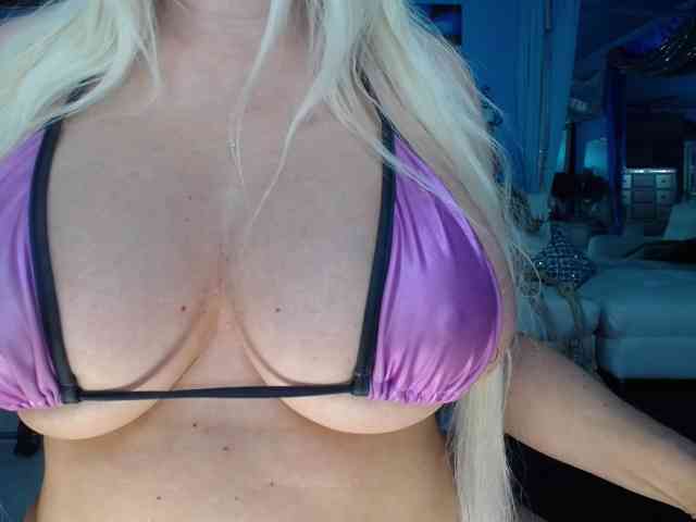 adrianna_fox webcam