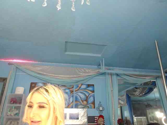 adrianna_fox webcam